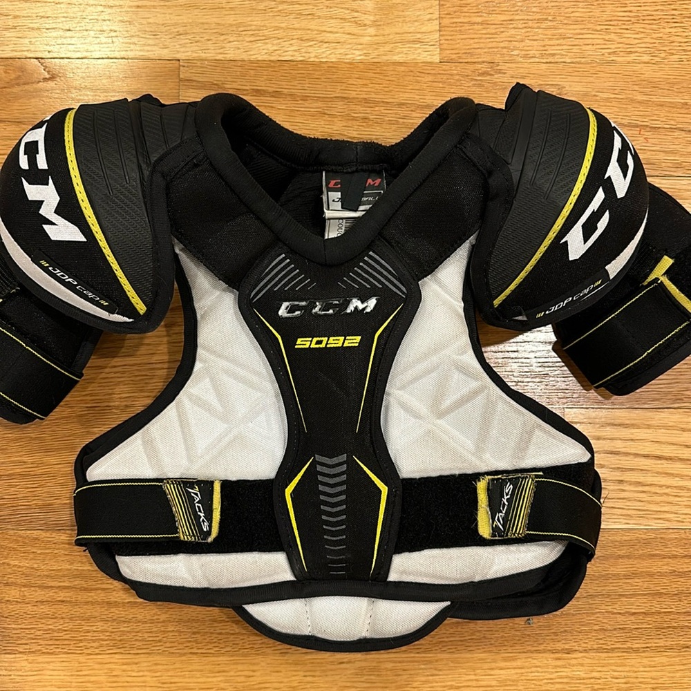 CCM Tacks Junior Hockey Shoulder Pad, size Junior small